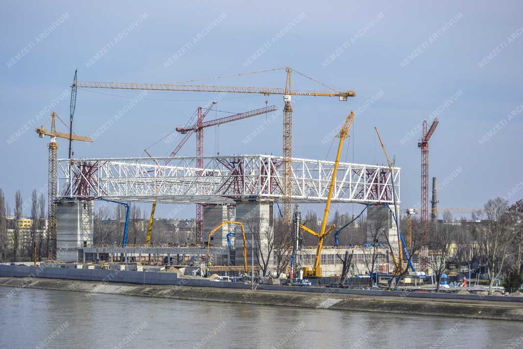 Építkezés - Budapest - Épül a Dagály Úszóaréna