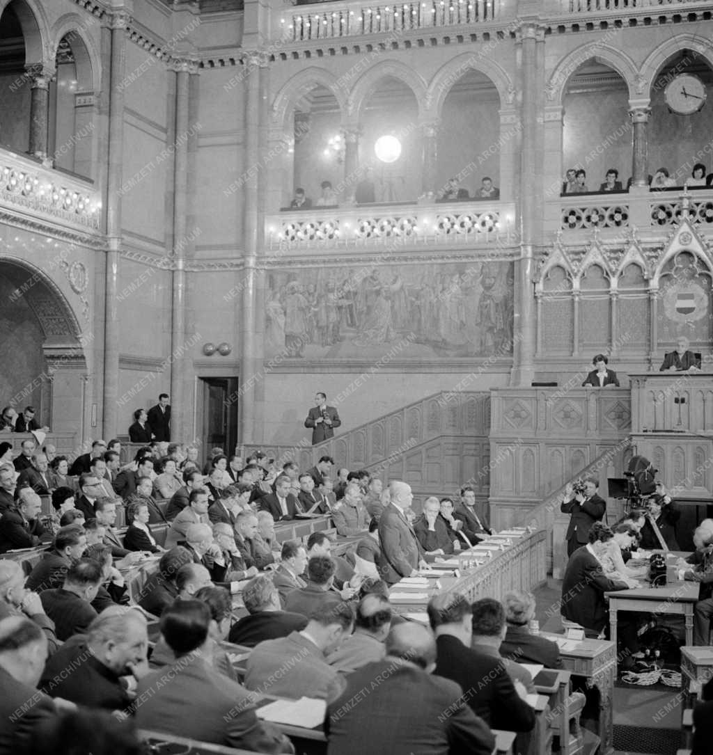Politika - Megkezdődött az Országgyűlés júniusi ülésszaka