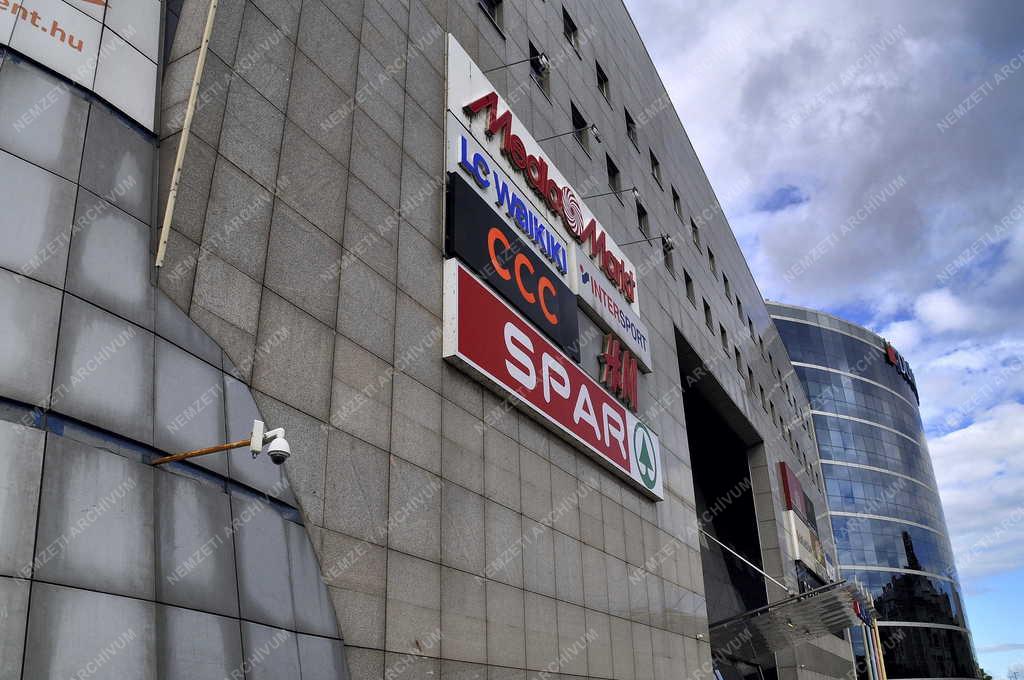 Kereskedelem - Budapest - Duna Plaza bevásárló- és szórakoztató komplexum
