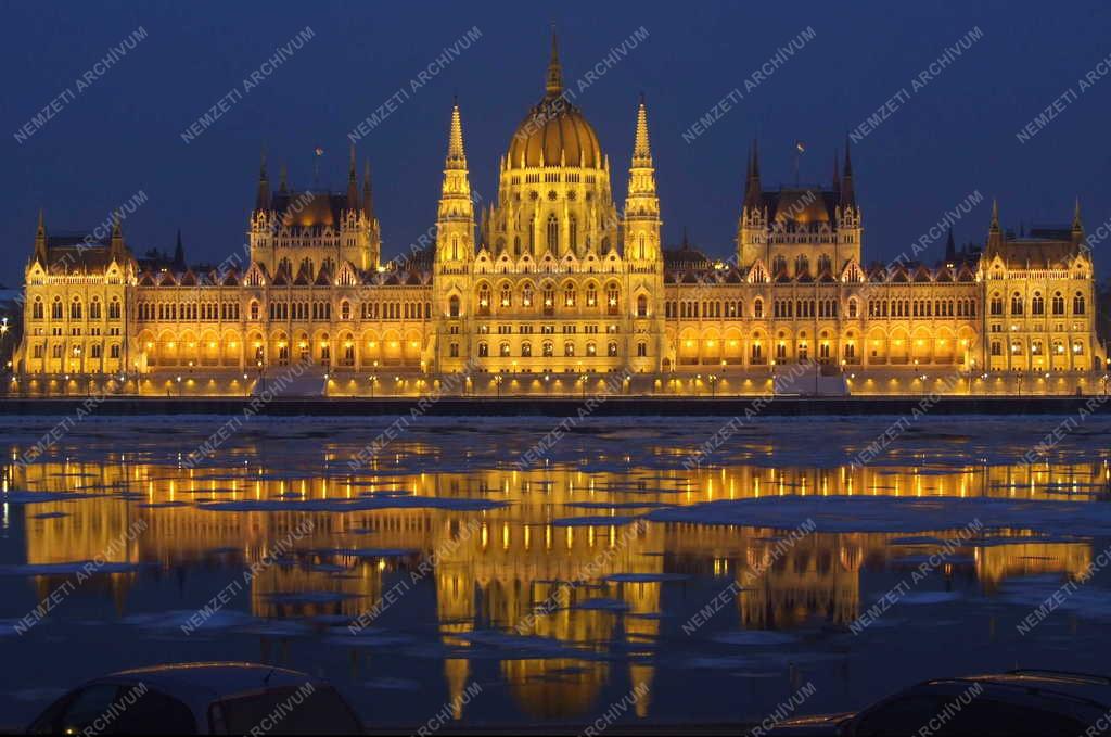 Budapest - Városkép - A Parlament