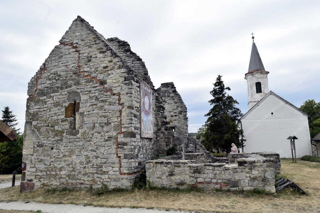 Település - Dörgicse - Szent Péter templomrom