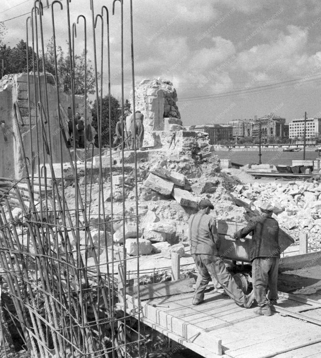 A szerző válogatása - Épül az Erzsébet híd 