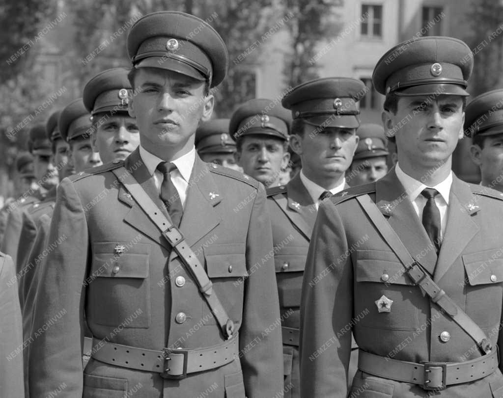 Honvédelem - Tisztavatás az Egyesített Tiszti Iskolán 