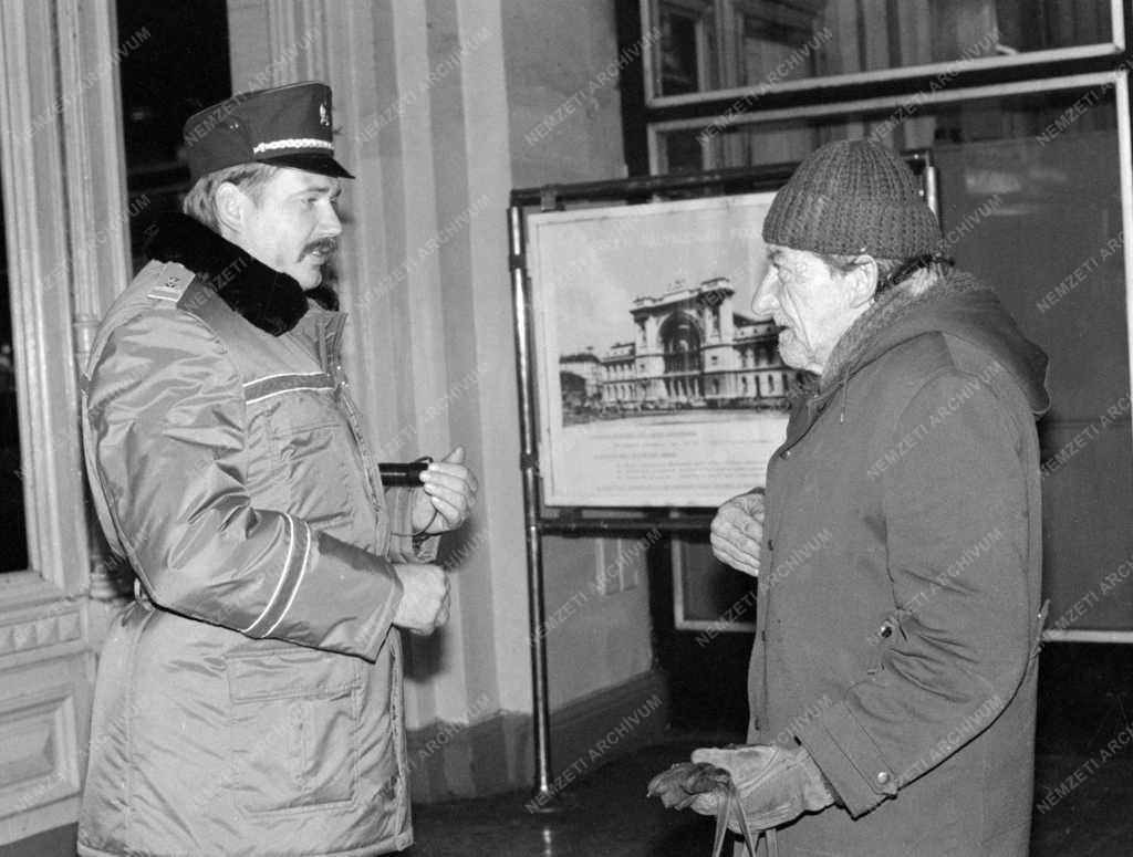 Rendőrség - Éjszakai razzia a pályaudvaron