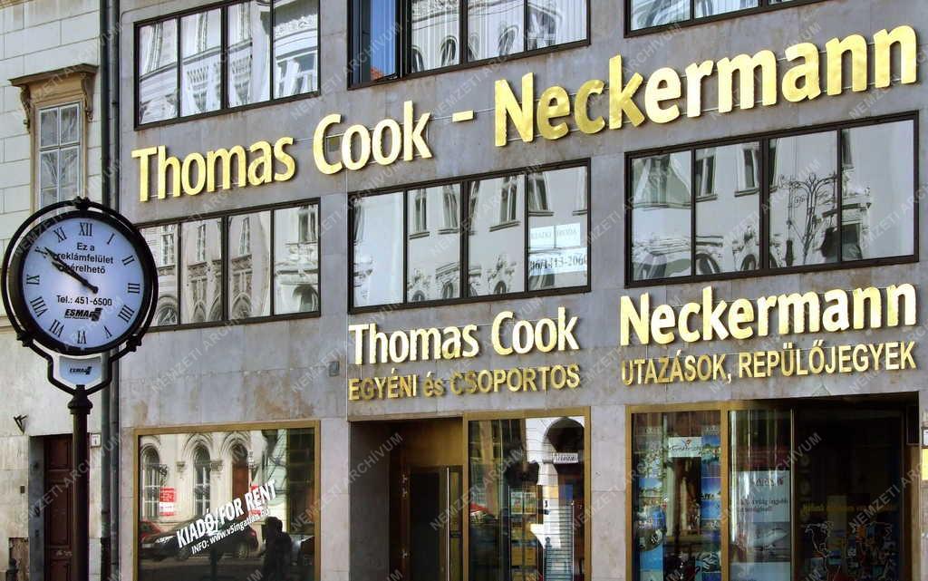 Idegenforgalom - Utazási irodák a Vörösmarty téren