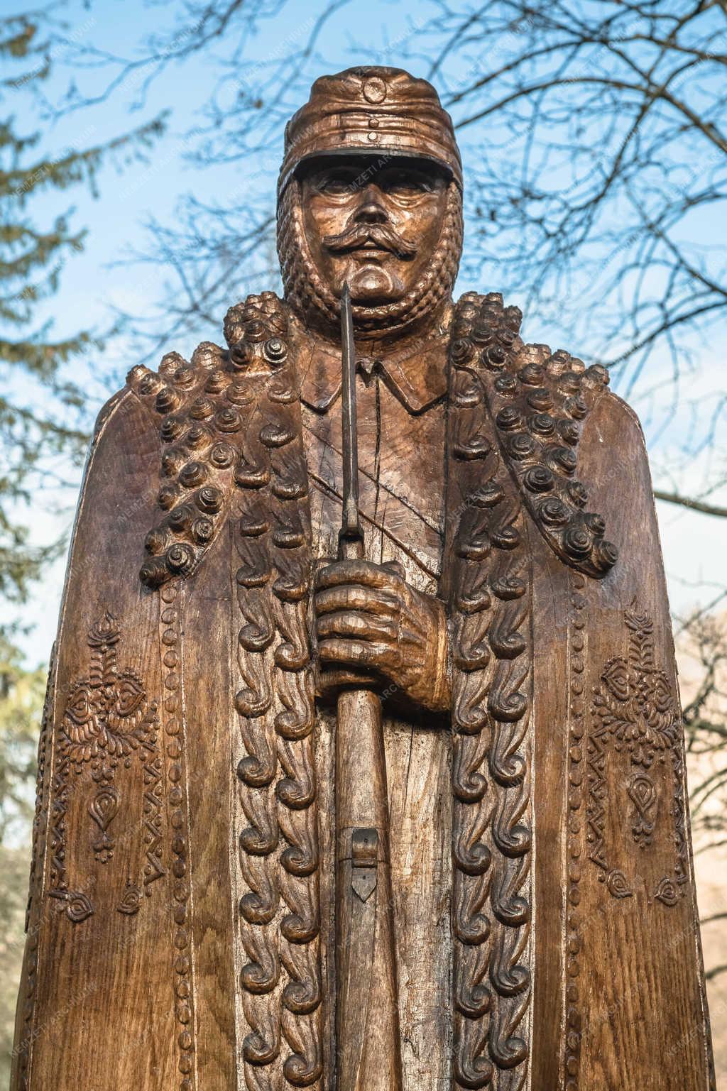 Emlékmű - Szilvásvárad - Kárpátok őre