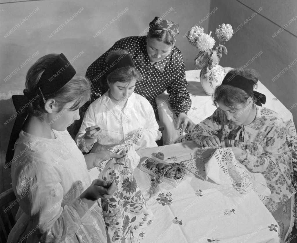 Életkép - Kultúra - Téli esték Miskén