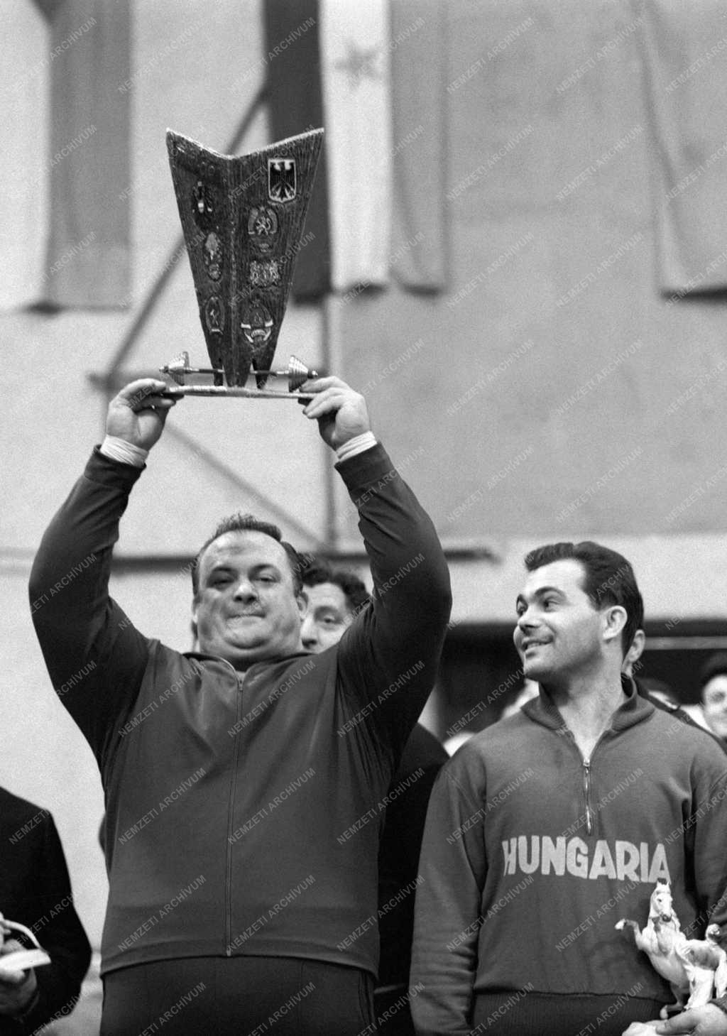 Sport - Duna Kupa súlyemelő verseny a Sportcsarnokban
