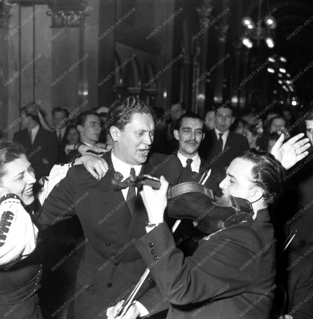 Karnevál az Országházban