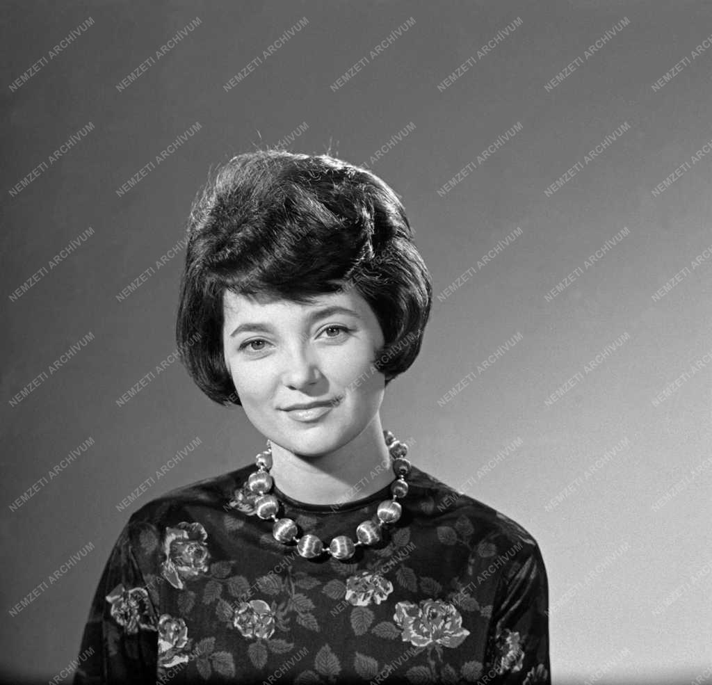 Média - Televízió - Lugossy Zsuzsa, a Magyar Televízió bemondója
