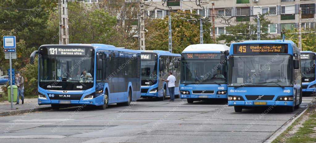 Közlekedés - Budapest - Örs Vezér tere buszvégállomás