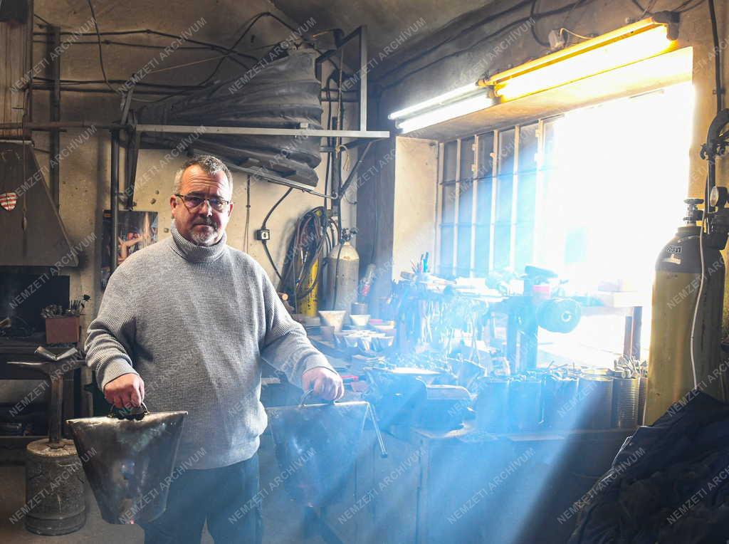 Ipar - Mesterség - Kolompkészítő Nyíregyházán