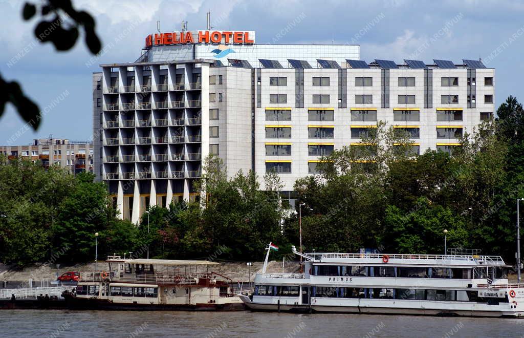 Városkép - Budapest - A Hélia Hotel a Duna-parton