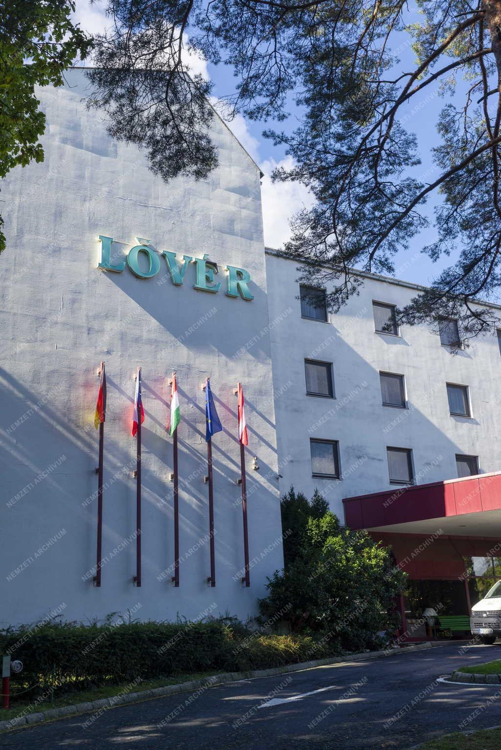 Idegenforgalom - Sopron - Bezár a Hotel Lövér