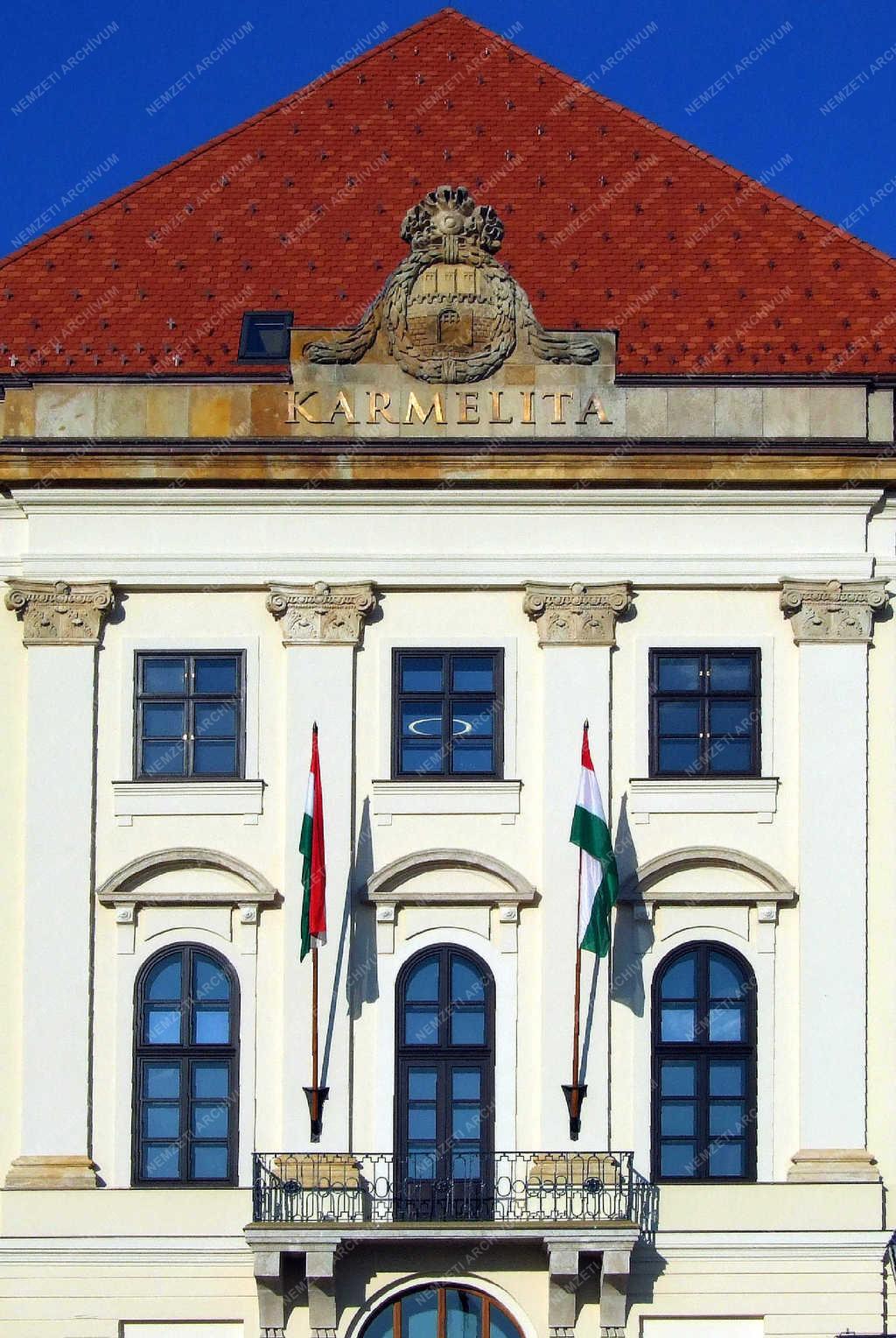 Városkép  - Budapest - A Kármelita kolostor felújított épülete