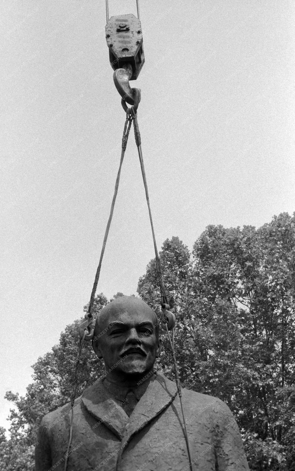 Kultúra - A Lenin-szobor elbontása