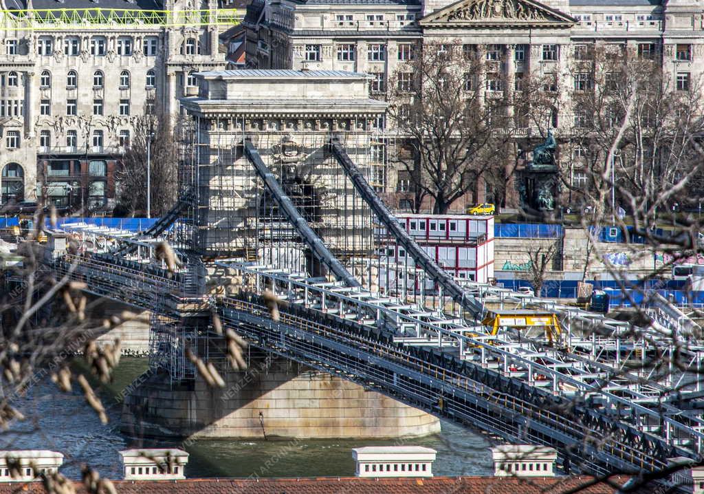 Közlekedés - Felújítás alatt a Széchenyi lánchíd