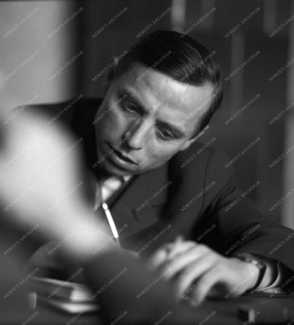 Simon István Kossuth-díjas költő, országgyűlési képviselő, az Írószövetség titkára látogatást tett választókerületében, Veszprém megyében