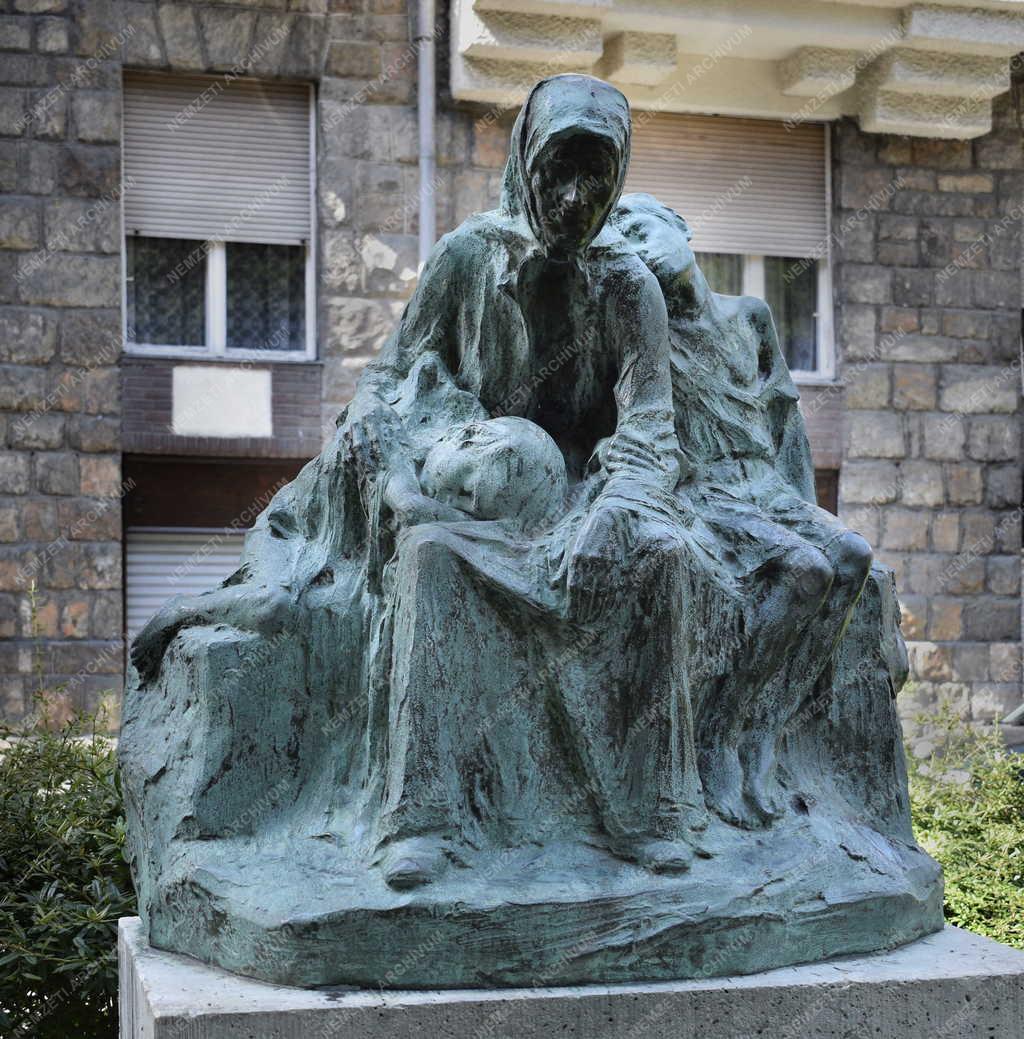 Városkép - Budapest - Elhagyottak szobra