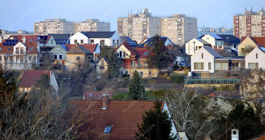 Városkép - Veszprém - Lakóépületek a város északi részén