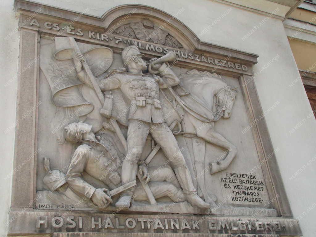 Műalkotás - Kecskemét - A Vilmos huszárezred emléktáblája