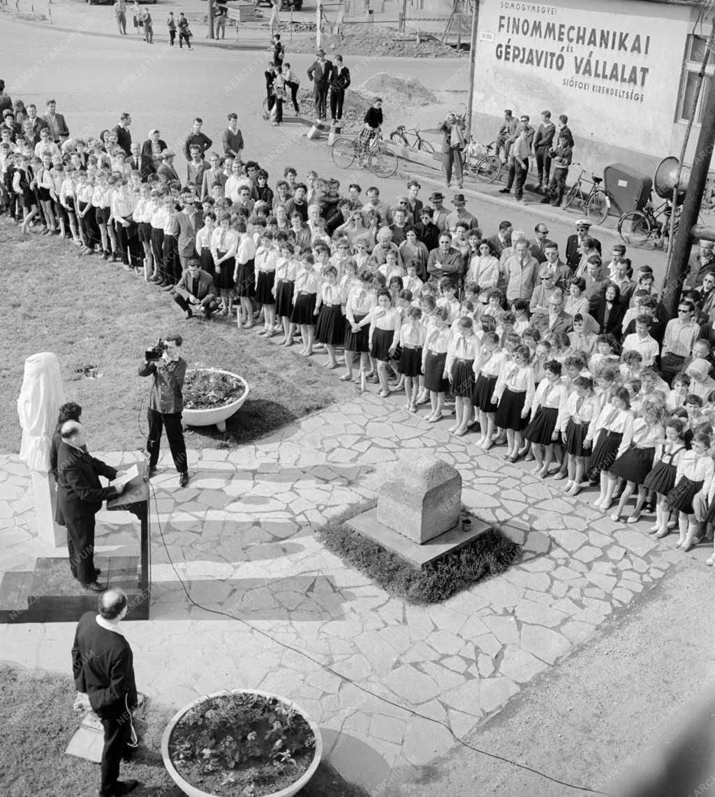 Kultúra - Beszédes József mellszobra Siófokon