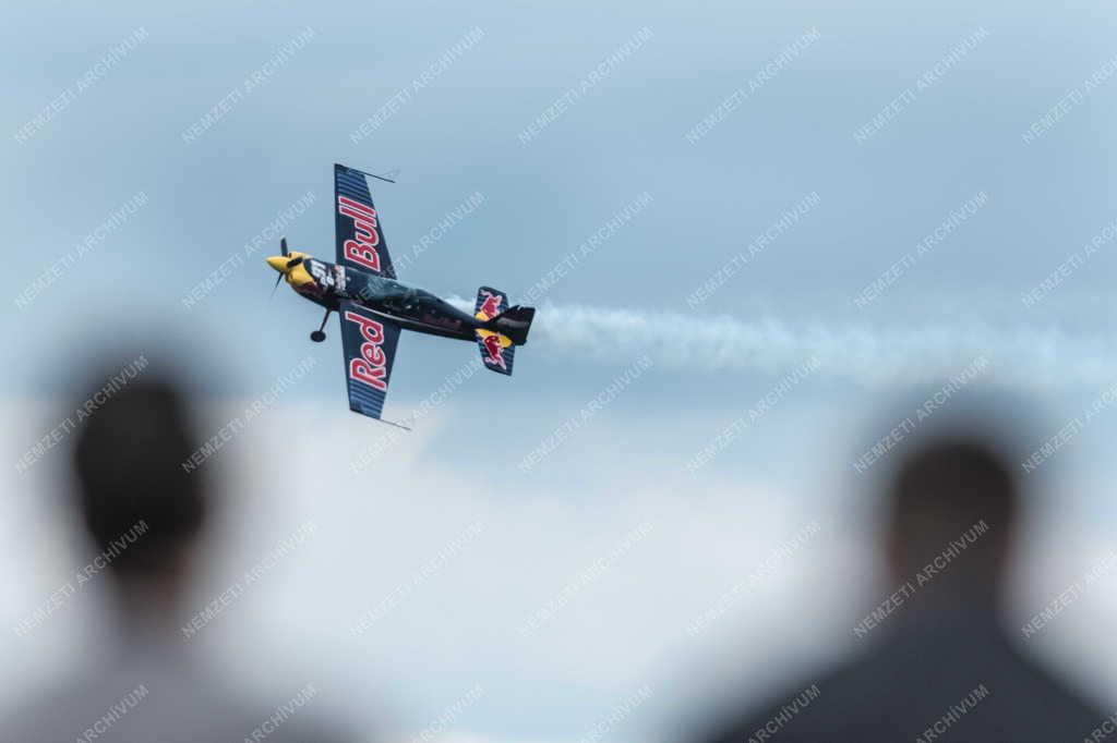 Fegyveres erők - Szórakozás - Kecskeméti Nemzetközi Repülőnap és Haditechnikai Bemutató