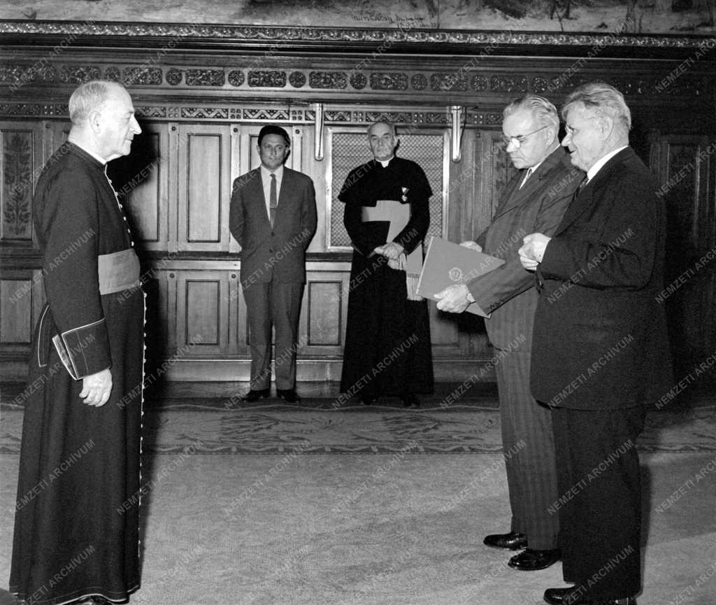 Belpolitika - Egyház - Horváth Alajos nagyprépost eskütétele