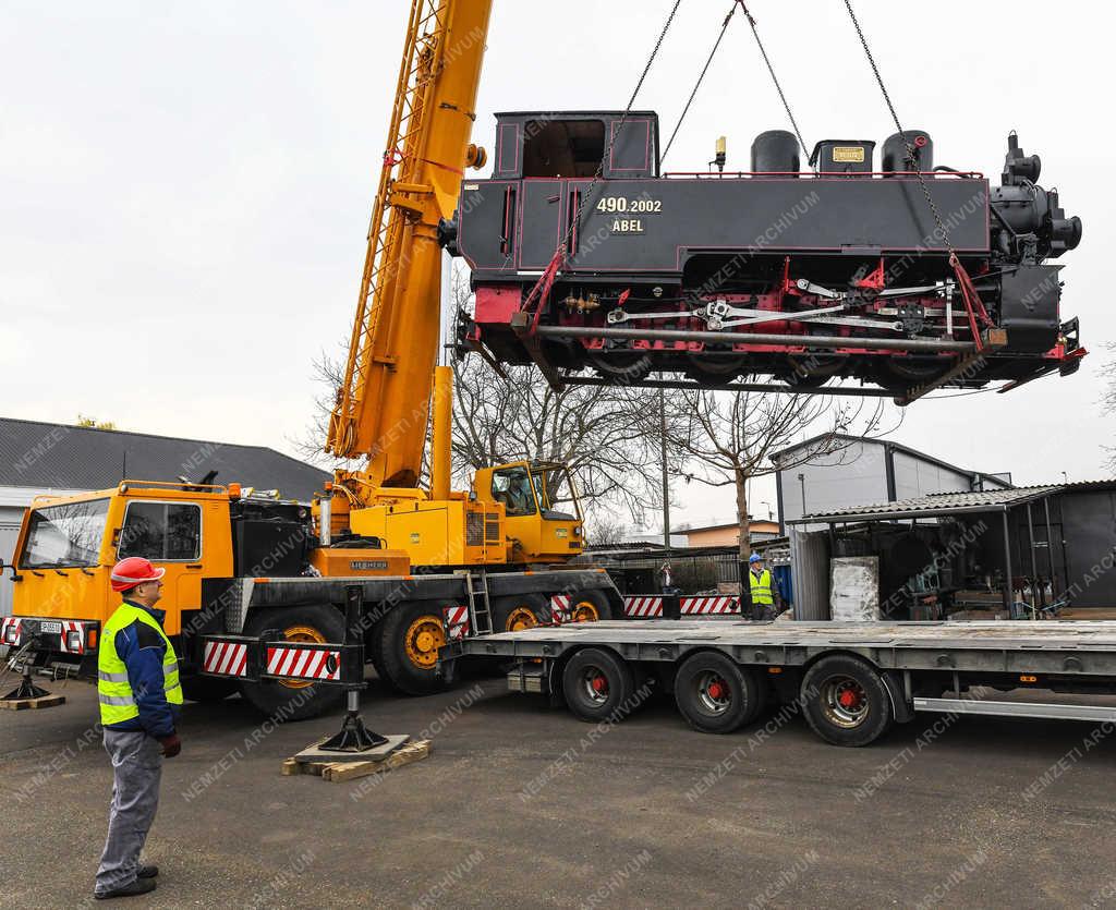 Közlekedés - Debrecen - Mozdony felújítása