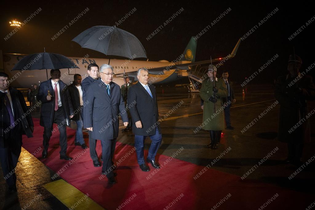 Orbán Viktor fogadta a Magyarországra érkező kazah elnököt