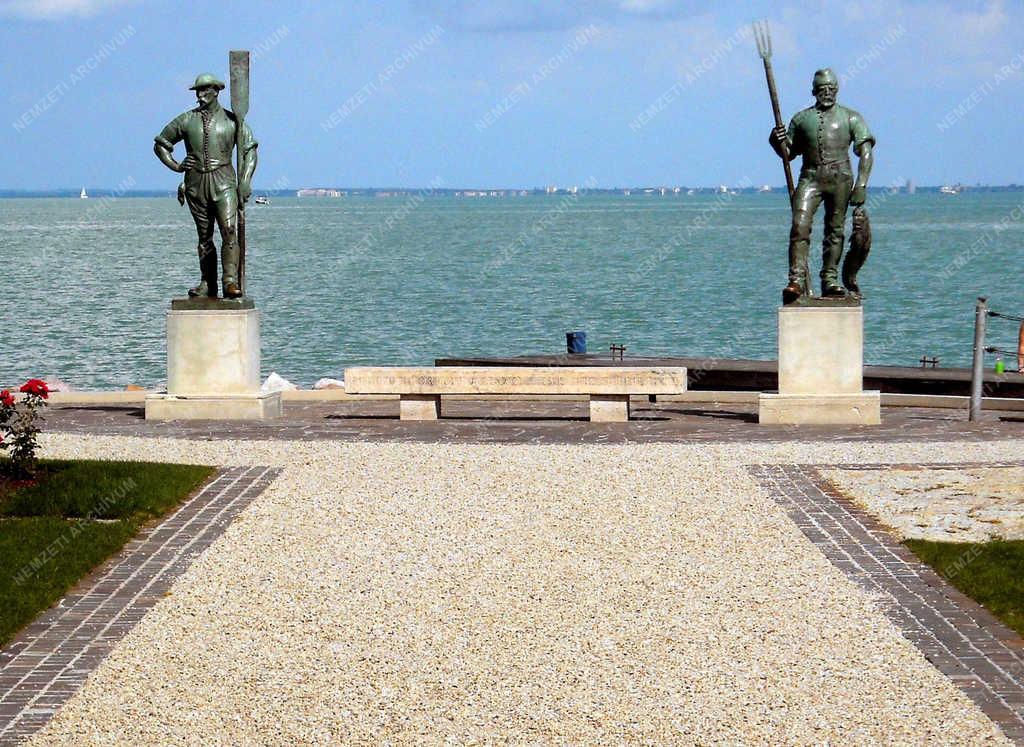 Köztéri szobor - Balatonfüred - A Révész és a Halász szobra 