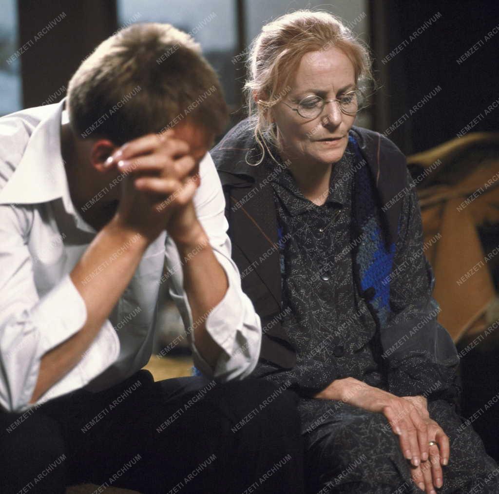 Kultúra - Film - Tüzet viszek című tv-film forgatása