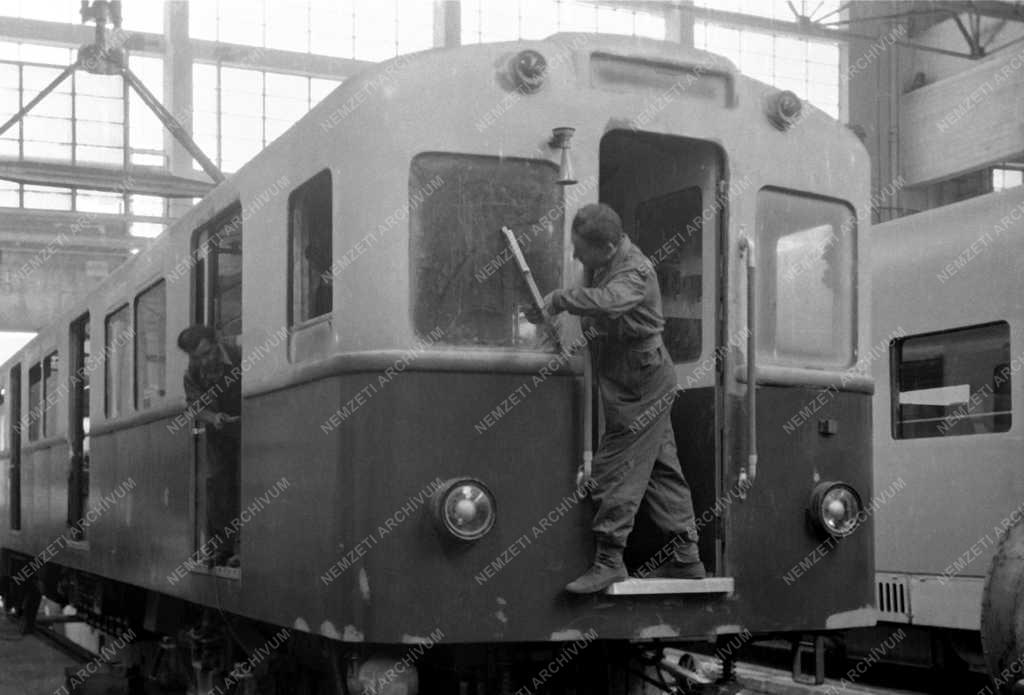 Járműipar - Ganz Vagongyár - Az első metrókocsi
