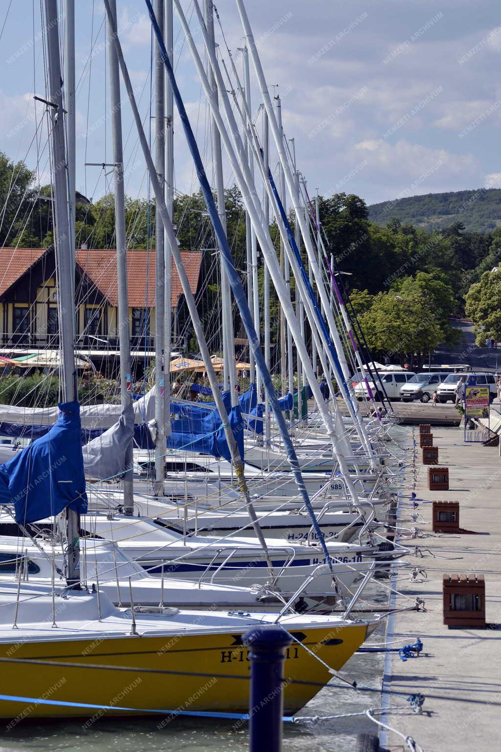Sport - Balatonfüred - Vitorláshajók a kikötőben