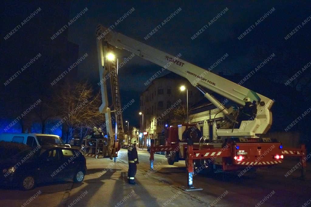Katasztrófavédelem - Budapest - Életmentés Kőbányán