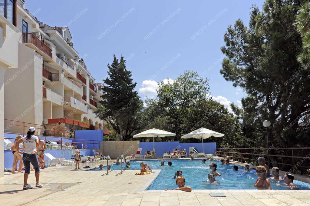Idegenforgalom - Karlobag - Hotel Zagreb
