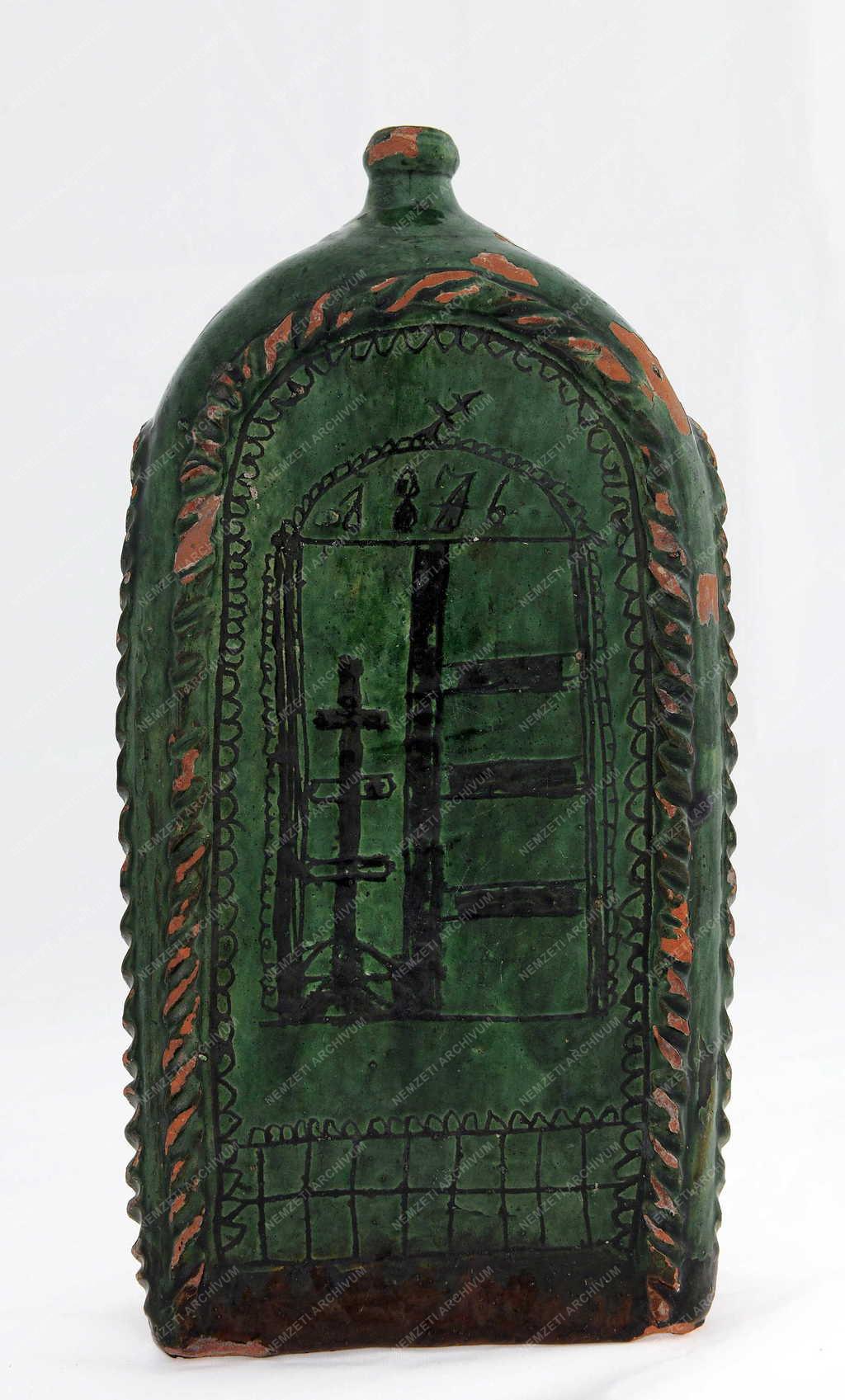 Népművészet - Debrecen - Pálinkás butella