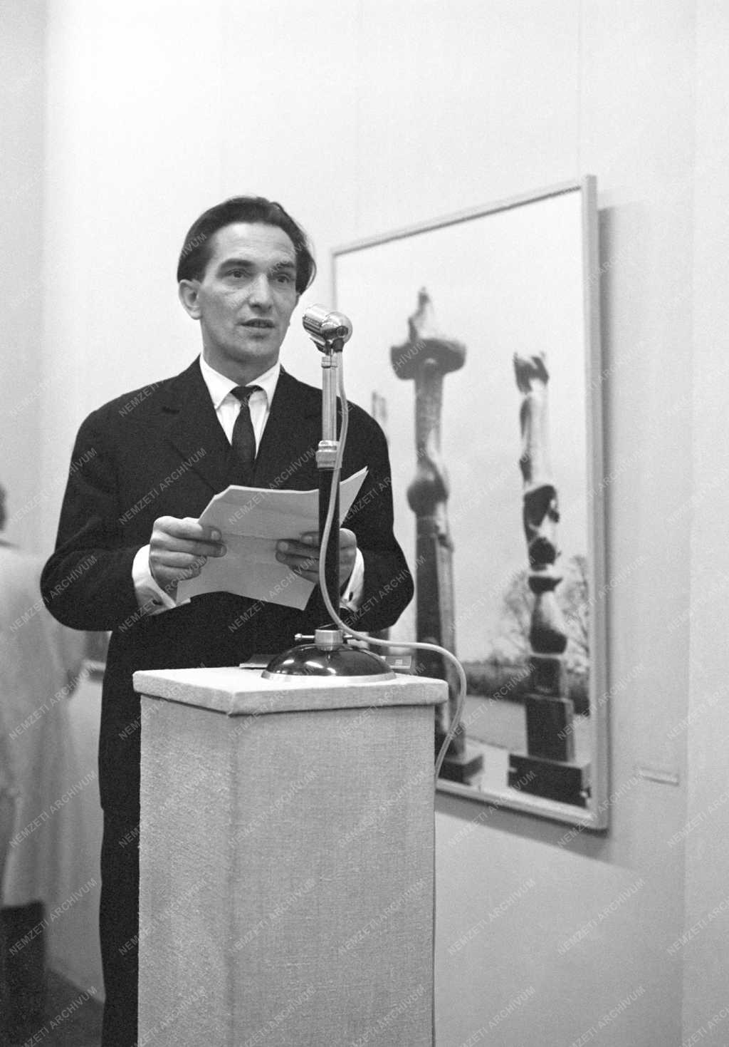 Kultúra - Szobrászat - Henry Moore kiállítása az Ernst Múzeumban