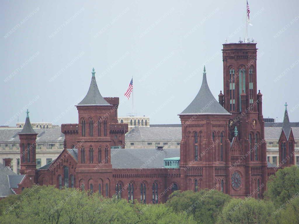 Washington - Smithsonian Institution Building