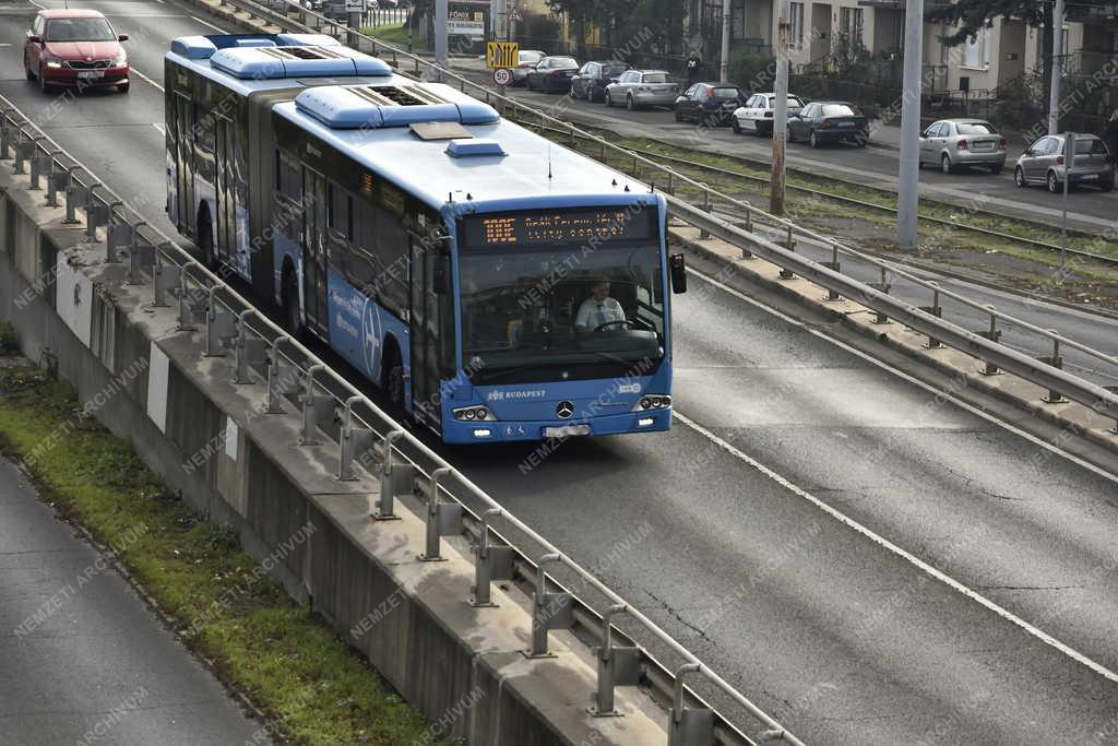 Közlekedés - Budapest - Ferihegyi repülőtérre vezető út Üllő úti felüljárója