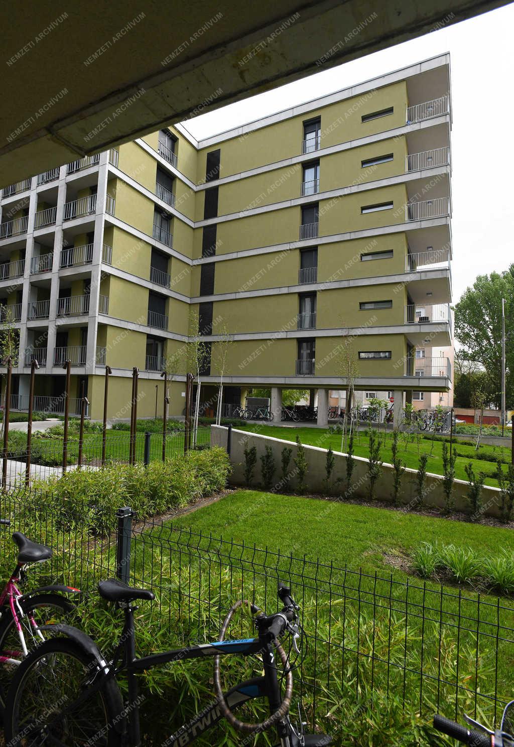 Építészet - Debrecen - Építőipari Nívódíj