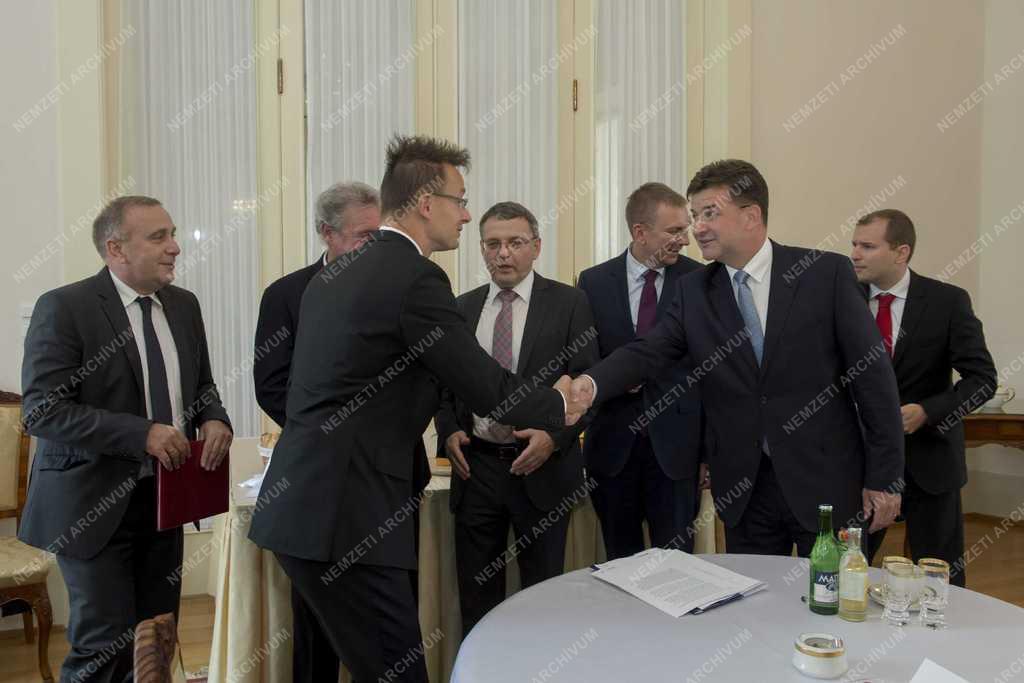 A V4-ek külügyminisztereinek találkozója Prágában 