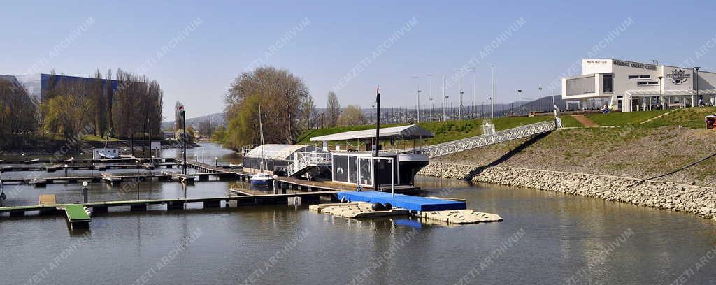 Városkép - Budapest - Marina parti ingatlanok