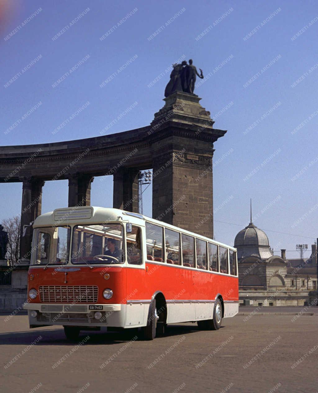 Közlekedés - Ikarus 557 panoráma autóbusz