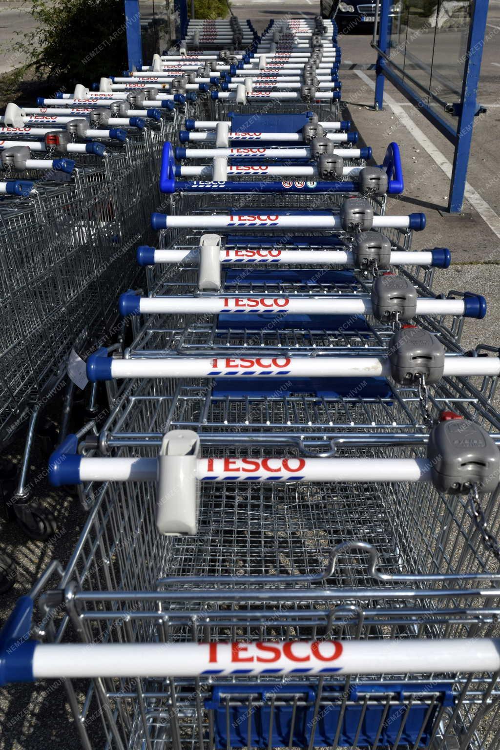 Kereskedelem - Budapest - Fogarasi úti Tesco áruház 