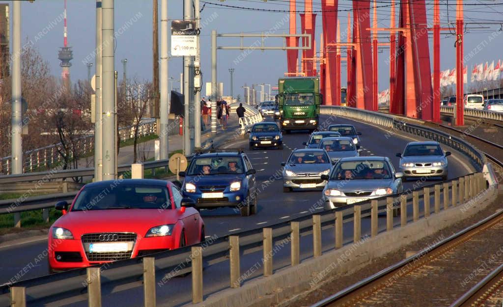 Közlekedés - Budapest - Járműforgalom a Rákóczi hídon