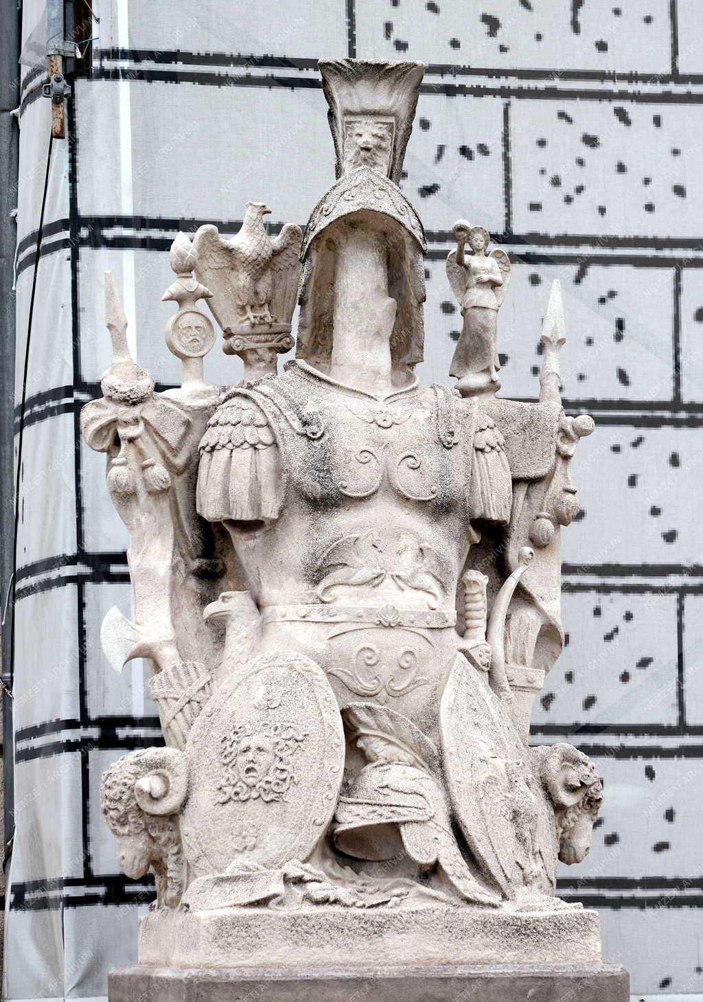 Kultúra - Budapest - Trófeák szobor a Budai Várban