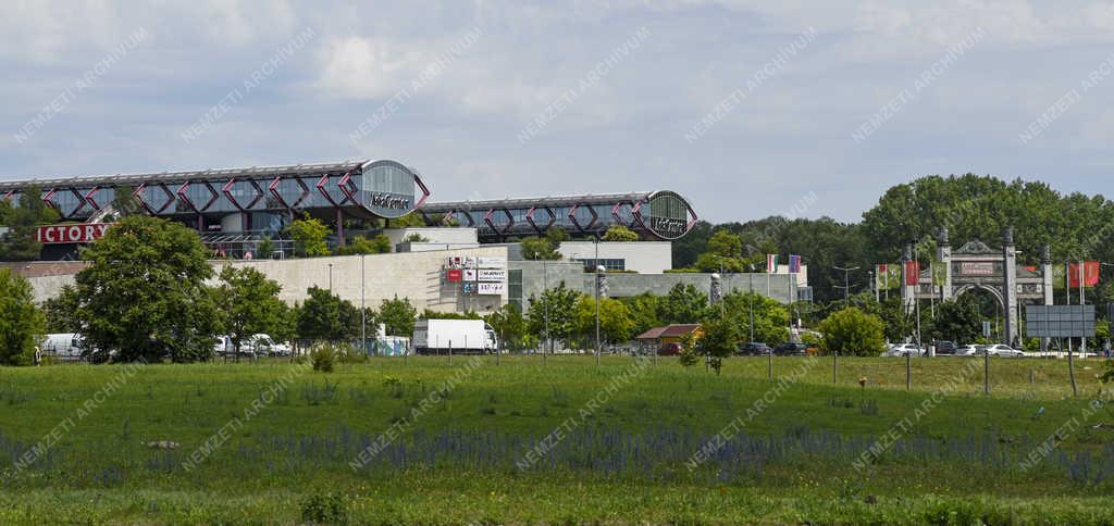 Városkép - Budapest - Az AsiaCenter bevásárlóközpont