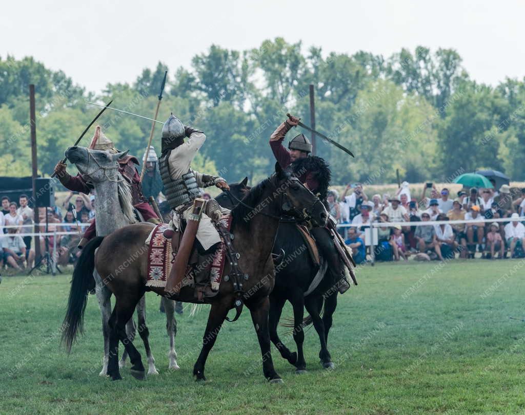 Néphagyomány - Kultúra - Ősök Napja Bugacon - Kurultaj Magyar Törzsi Gyűlés