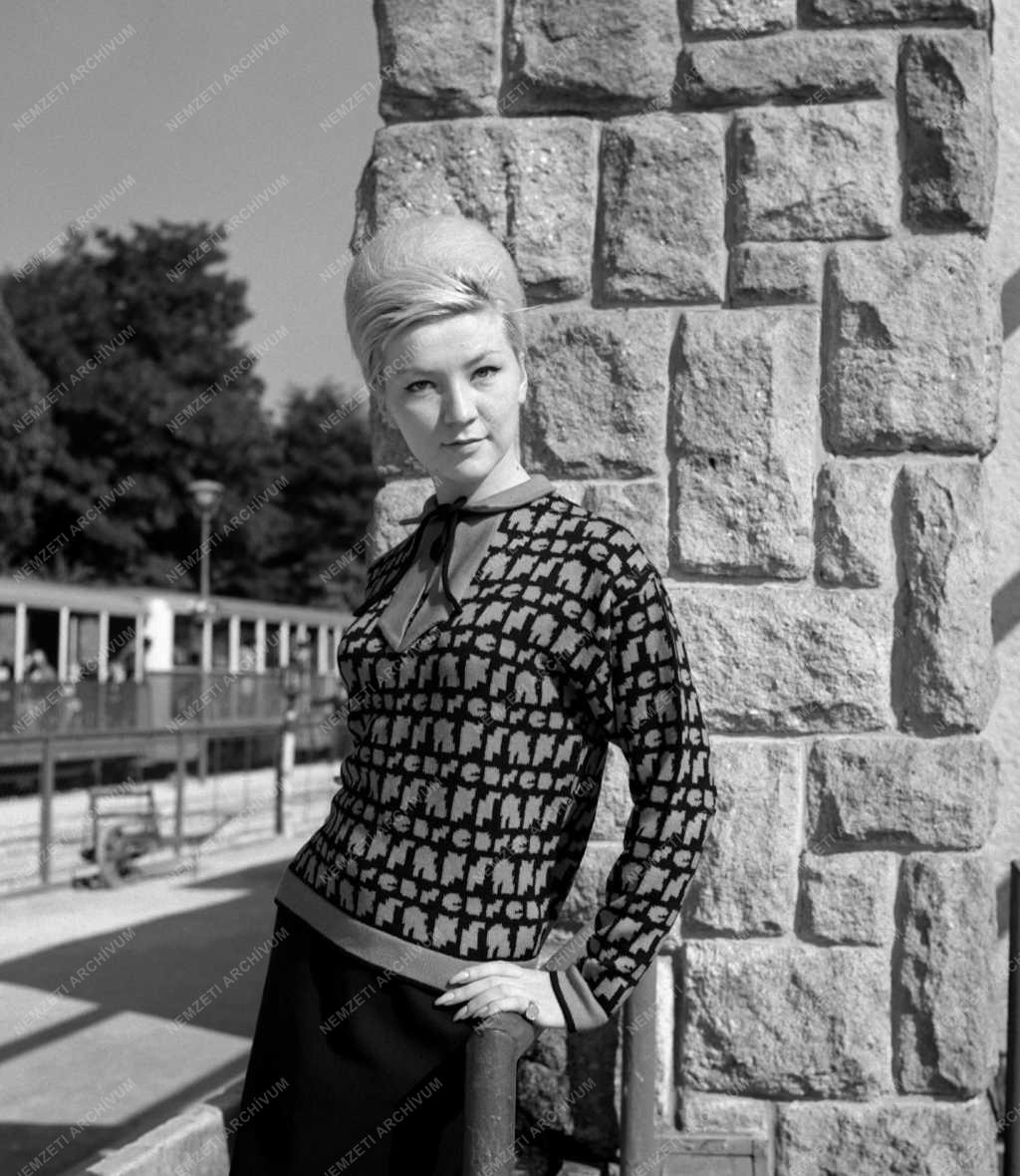 Divat - Budapest Kötő Háziipari Szövetkezet őszi-téli kollekciója